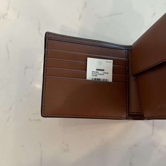 NWT Michael Kors Harrison Billfold Wallet with coin pocket - Picture 3 of 5